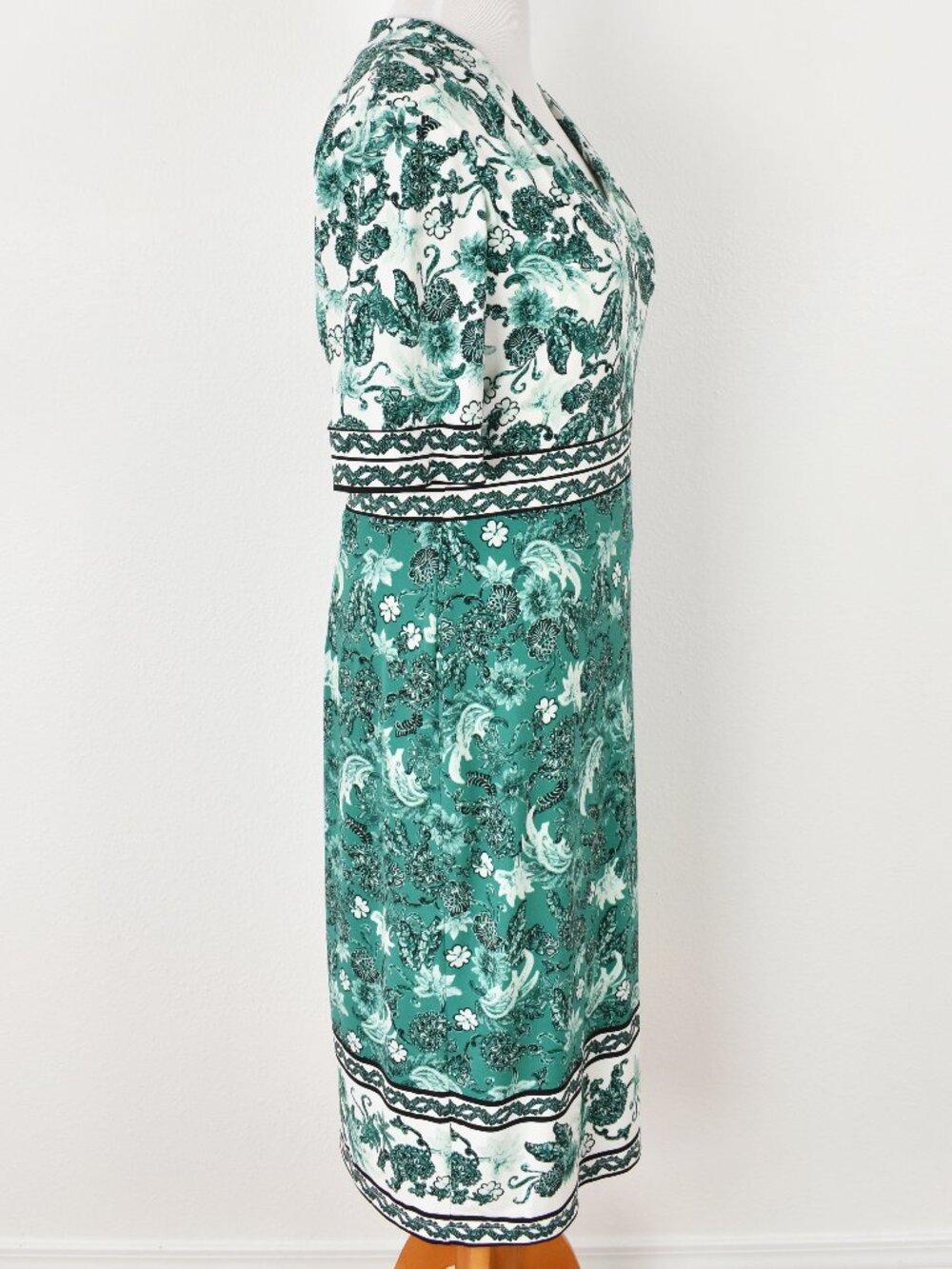 Maggy London Floral V-neck Color Block Sheath Dress - 14 - Picture 7 of 10